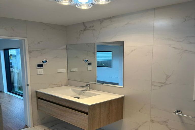 Photo of property in 723a Massey Road, Mangere, Auckland, 2022