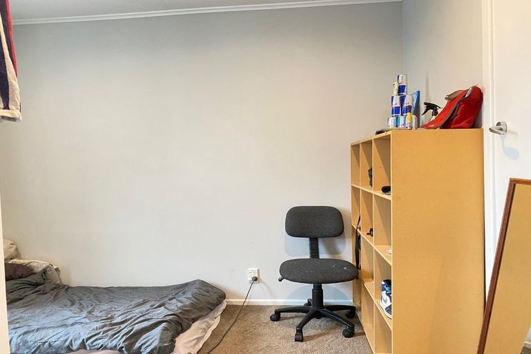 Photo of property in 20 Taipari Road, Te Atatu Peninsula, Auckland, 0610