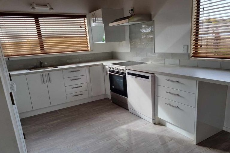 Photo of property in 17 Lee Road, Hannahs Bay, Rotorua, 3010