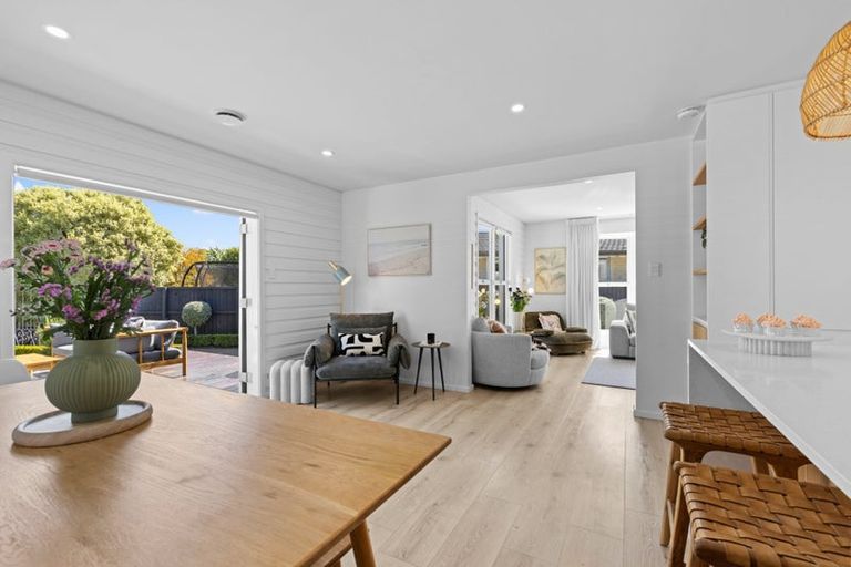 Photo of property in 21 Woodstock Place, Russley, Christchurch, 8042