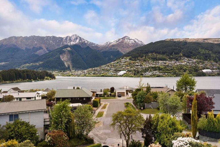Photo of property in 7 Kelvin Place, Kelvin Heights, Queenstown, 9300