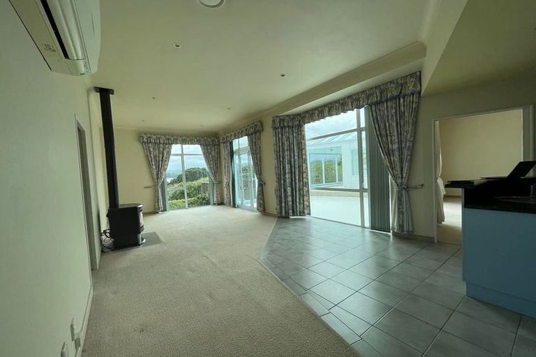 Photo of property in 39 Lanyon Place, Whitby, Porirua, 5024