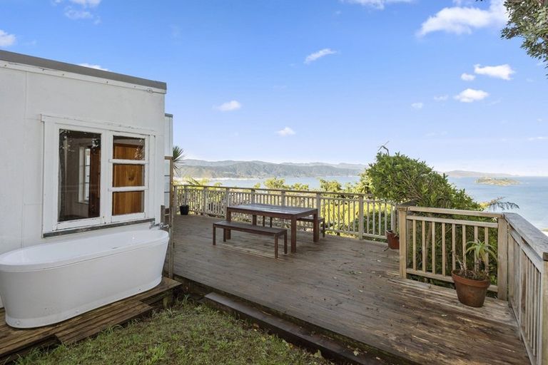 Photo of property in 25 Singers Road, Korokoro, Lower Hutt, 5012