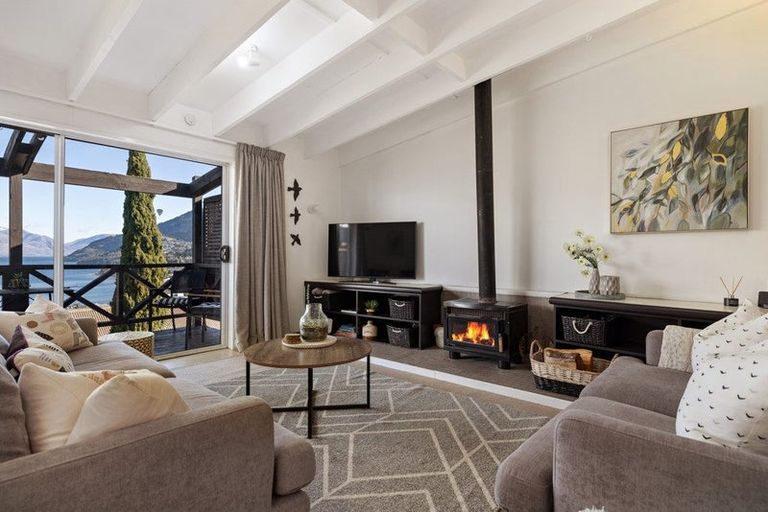 Photo of property in 37-39 Hallenstein Street, Queenstown, 9300