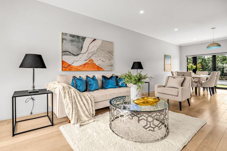 Photo of property in 43 Becker Drive, Weymouth, Auckland, 2103