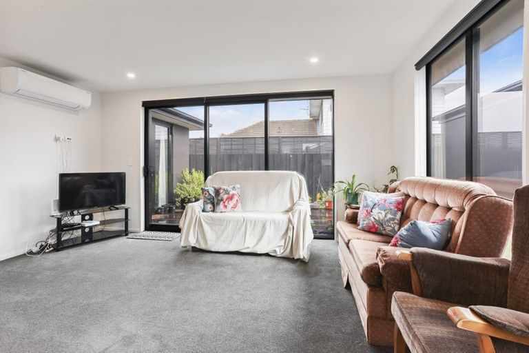 Photo of property in 1/47 Sturrocks Road, Redwood, Christchurch, 8051