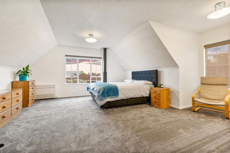 Photo of property in 2/16 Fernbird Place, Massey, Auckland, 0614