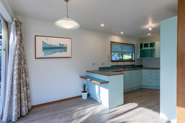 Photo of property in 9 Onedin Place, Titirangi, Auckland, 0604