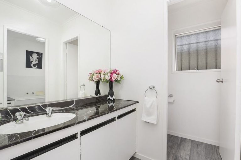 Photo of property in 102a U1 Sandwich Road, St Andrews, Hamilton, 3200