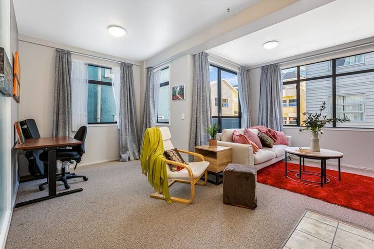 Photo of property in 2/27 Drummond Street, Mount Cook, Wellington, 6021