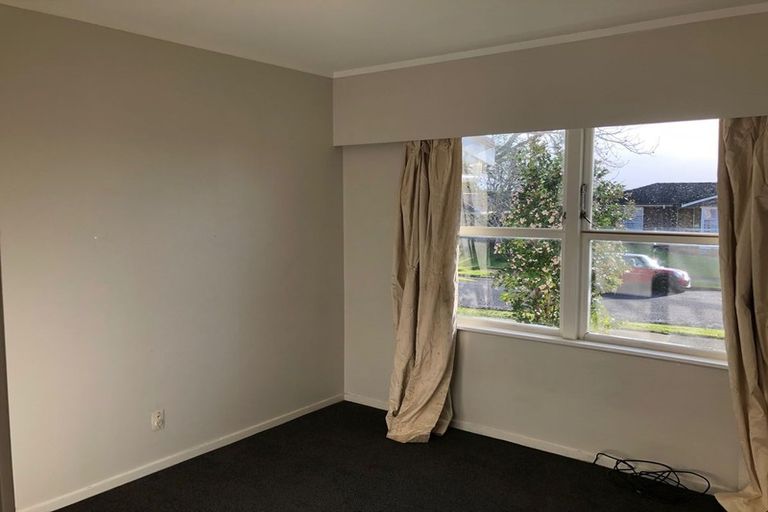 Photo of property in 11 Tupaki Place, Pakuranga Heights, Auckland, 2010