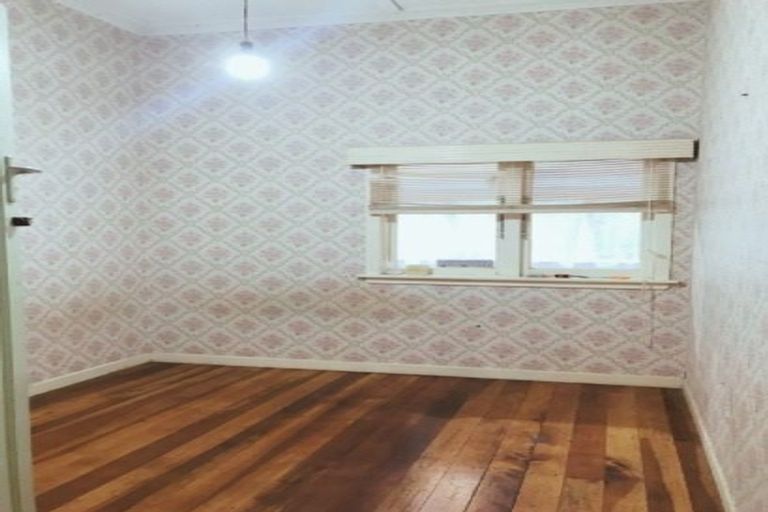 Photo of property in 16 Rimu Street, New Lynn, Auckland, 0600