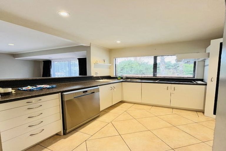 Photo of property in 2/4 Rakaia Rise, Clover Park, Auckland, 2019