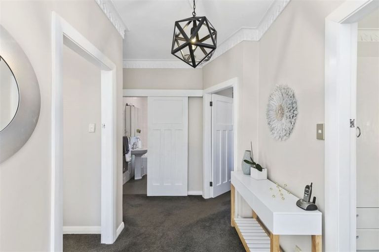 Photo of property in 16 Ranui Crescent, Khandallah, Wellington, 6035