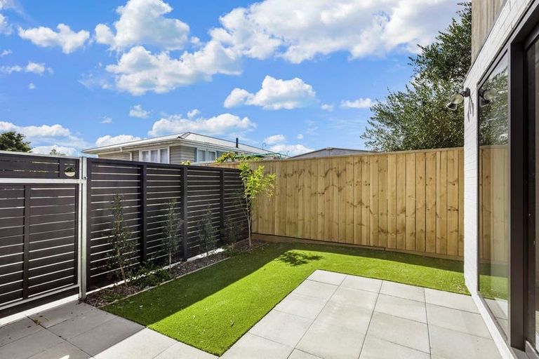 Photo of property in 16/12 Tawa Road, Te Atatu Peninsula, Auckland, 0610