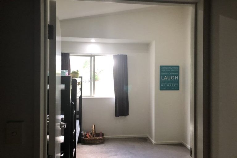 Photo of property in 8/85 Portage Road, New Lynn, Auckland, 0600