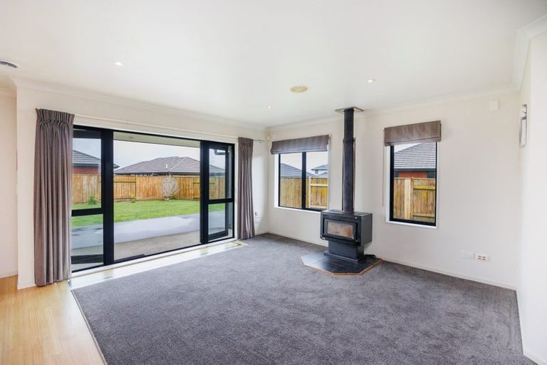 Photo of property in 186 Pacific Drive, Fitzherbert, Palmerston North, 4410