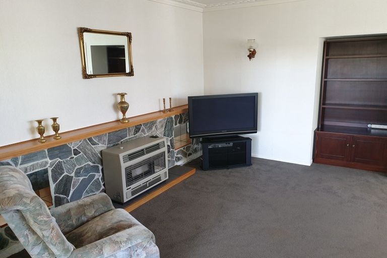 Photo of property in 2 Hood Place, Spotswood, New Plymouth, 4310