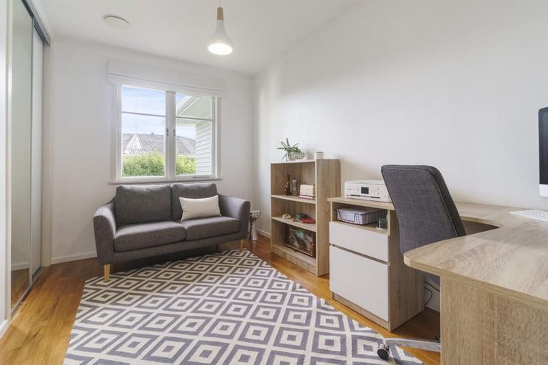 Photo of property in 38 Graham Avenue, Te Atatu Peninsula, Auckland, 0610