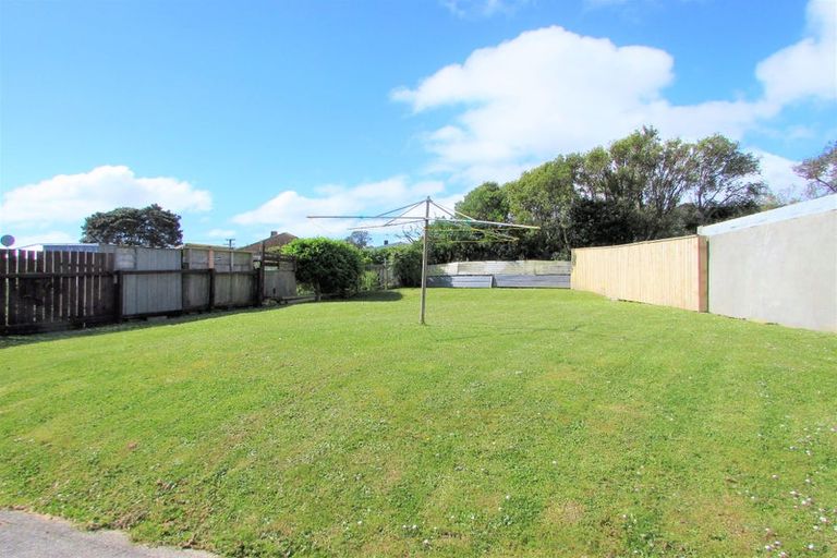 Photo of property in 13 Driver Crescent, Cannons Creek, Porirua, 5024