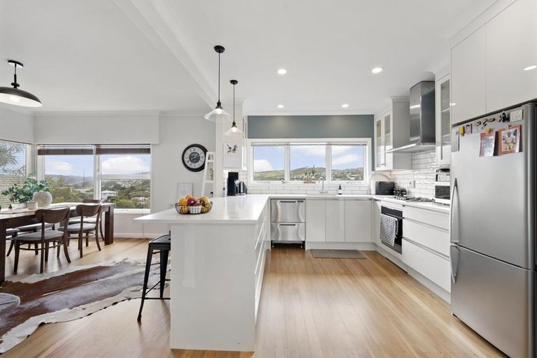 Photo of property in 6 Clifford Road, Johnsonville, Wellington, 6037