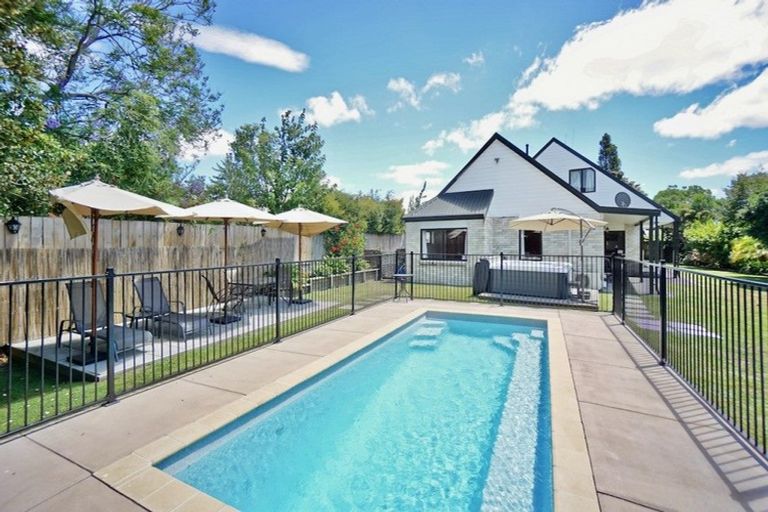 Photo of property in 19 Randell Place, Te Puke, 3119