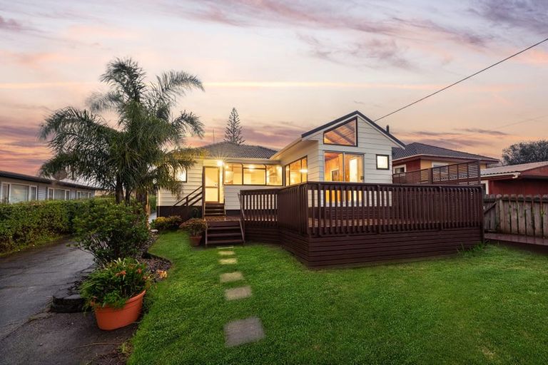 Photo of property in 34 Savoy Road, Glen Eden, Auckland, 0602