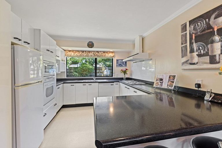 Photo of property in 68 Kapanui Road, Waikanae, 5036