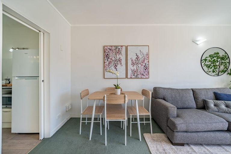 Photo of property in Hobson Court Flats, 64/70u Hobson Street, Thorndon, Wellington, 6011
