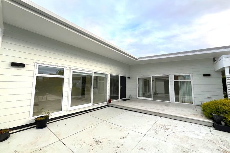 Photo of property in 52 Seaview Road, Paremata, Porirua, 5024