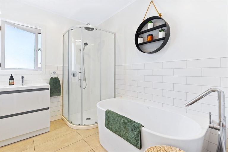 Photo of property in 7 Kervil Avenue, Te Atatu Peninsula, Auckland, 0610