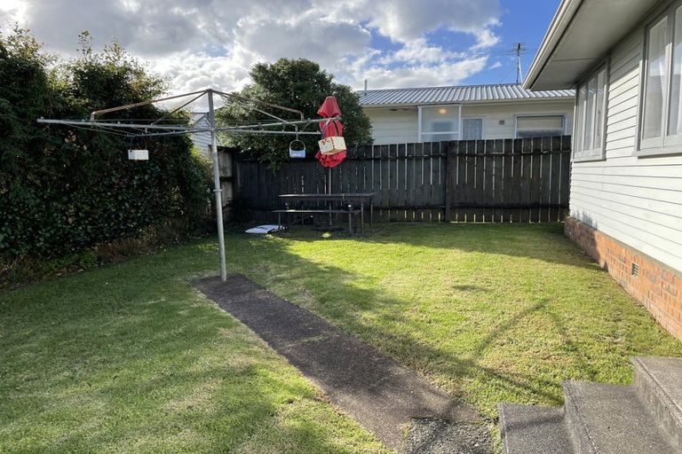 Photo of property in 1/4 Shamrock Lane, Te Atatu Peninsula, Auckland, 0610