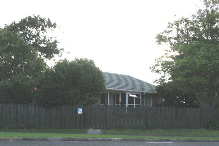 Photo of property in 434 Old Te Atatu Road, Te Atatu Peninsula, Auckland, 0610