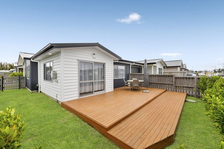 Photo of property in 21 Whareatua Avenue, Takanini, 2112