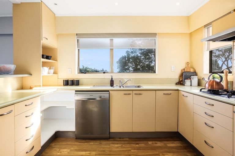 Photo of property in 14 Mercury Way, Whitby, Porirua, 5024