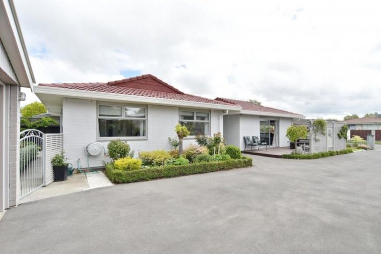Photo of property in 3 Cam Place, Harewood, Christchurch, 8051