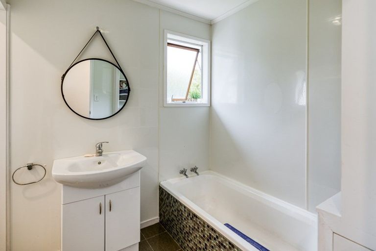 Photo of property in 112 Colwill Road, Massey, Auckland, 0614