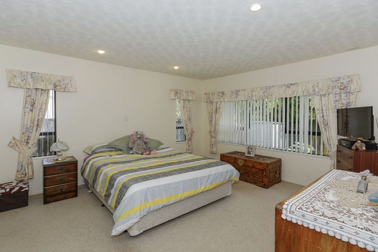 Photo of property in 2/19 Islington Avenue, New Lynn, Auckland, 0600