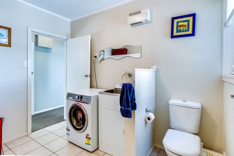 Photo of property in 37 Avondale Road, Taradale, Napier, 4112