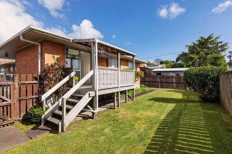 Photo of property in 2/185 Henderson Valley Road, Henderson, Auckland, 0612