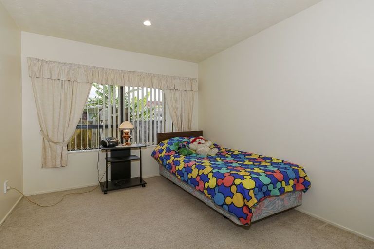 Photo of property in 2/19 Islington Avenue, New Lynn, Auckland, 0600