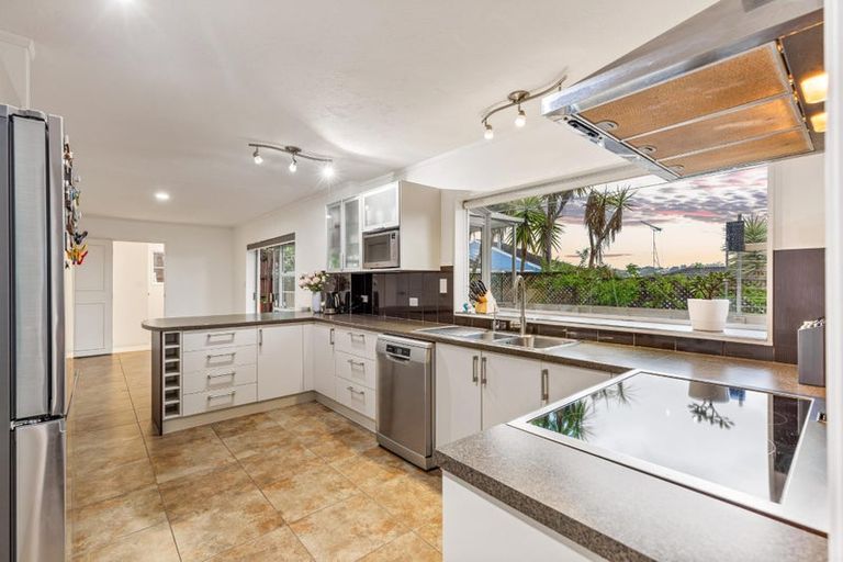 Photo of property in 2/16 Fernbird Place, Massey, Auckland, 0614