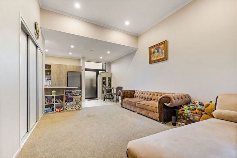 Photo of property in 95 Hobsonville Road, Hobsonville, Auckland, 0616