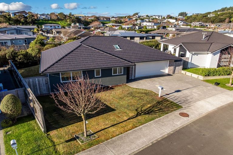 Photo of property in 13 Breakwater Way, Whitby, Porirua, 5024