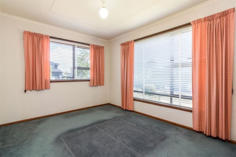 Photo of property in 37 Colwyn Street, Bryndwr, Christchurch, 8053