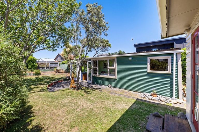 Photo of property in 43 Tovey Street, New Brighton, Christchurch, 8061