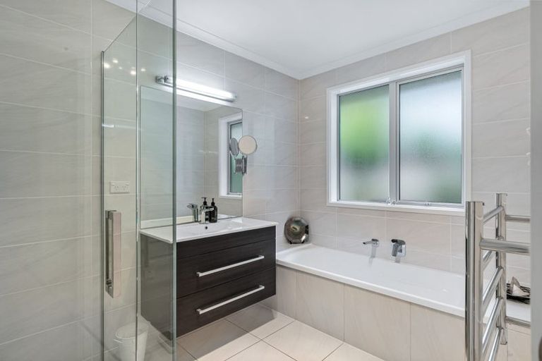 Photo of property in 15 Seaview Crescent, Hatfields Beach, Orewa, 0931