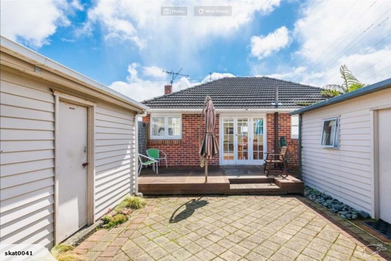 Photo of property in 9 Paton Avenue, Te Atatu South, Auckland, 0610