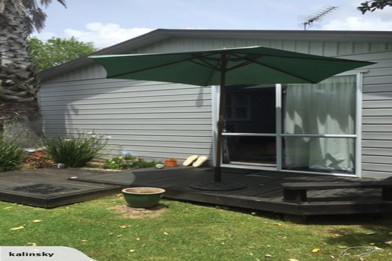 Photo of property in 3 Shanley Crescent, Waiuku, 2123