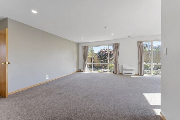 Photo of property in 33 Dee Street, St Albans, Christchurch, 8014